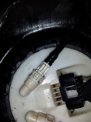 Ford mondeo palivové hadičky 2.jpg