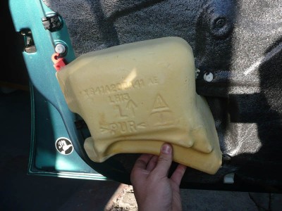 Nasadíme deformační člen…Nejprve červený a pak oba černé.<br />POZOR!!!!!!Deformační člen jsem zjistil je lepší nasadit až po molitanu…Tak radši ještě vydržte! 