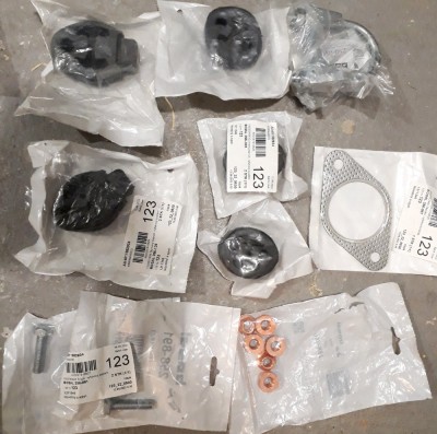 Focus-II-benzin_montazni-material.jpg (213.36 KiB) Zobrazeno 3730 x montážní materiál na celou sestavu výfuku