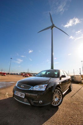 Black_Ford_Mondeo_MK3_-_001.jpg